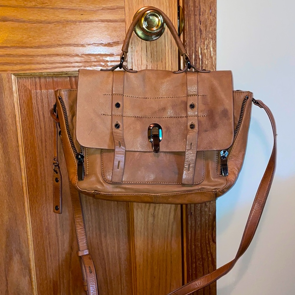 Vintage looking leather crossbody